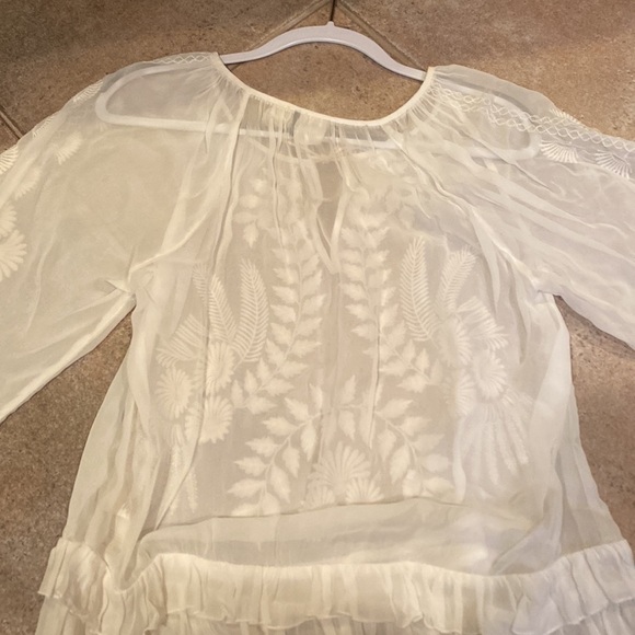 Anthropologie women’s white flowy top with floral details size medium - Picture 6 of 6